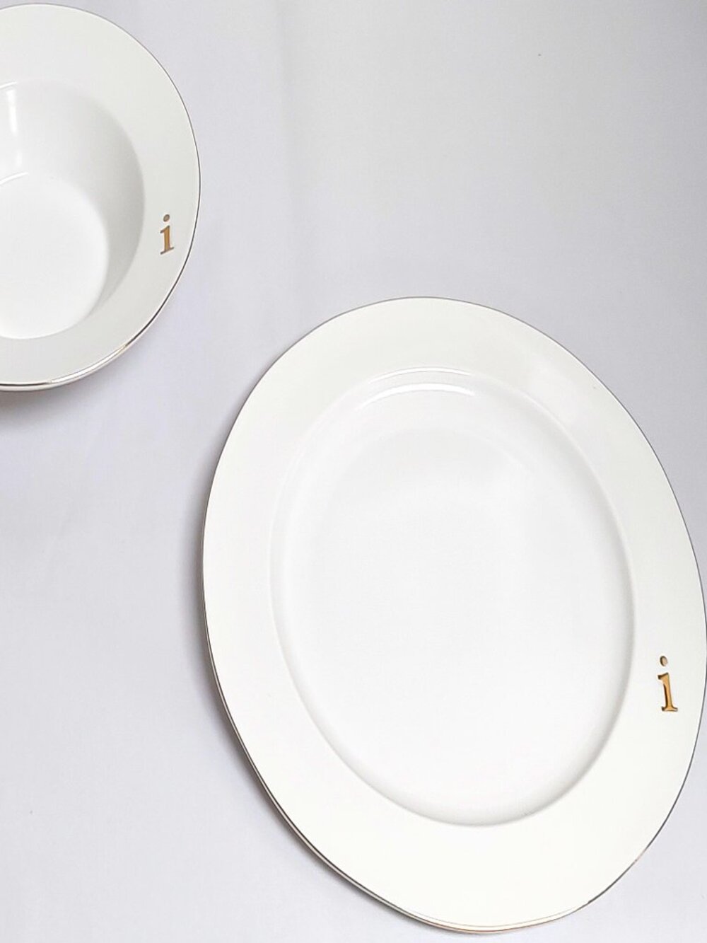 COLLECTIVE HOME Gold-Edged Ceramic Dinnerware Monogram Kitchen Plate Set - i